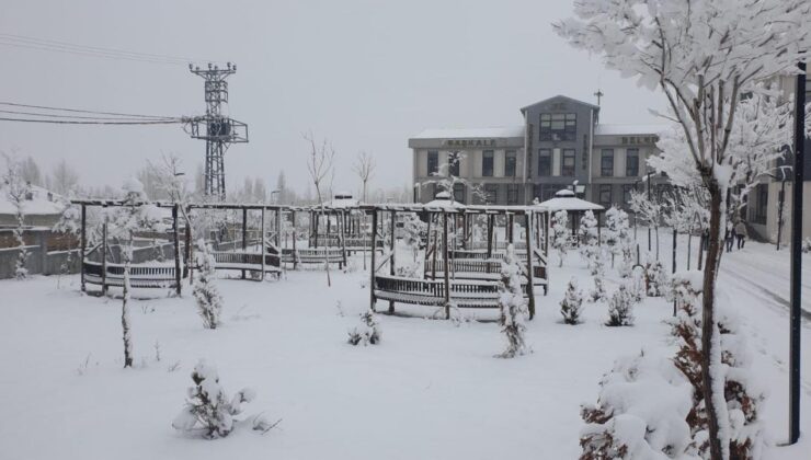 Yoğun kar yağışı: 93 yerleşim yeri ulaşıma kapandı!
