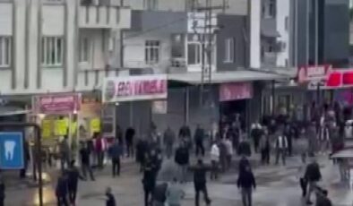 Adana’da sokak ortasında kavga: Polis havaya ateş açtı
