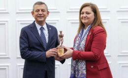 AK Parti’ye geçen Burcu Köksal’dan CHP lideri Özgür Özel’e: Gecenin saat kaçında ne yazacağı belli olmuyordu