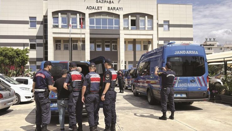 Antalya’da usulsüz reçete operasyonu: 3 eczacı ve 1 kalfa tutuklandı