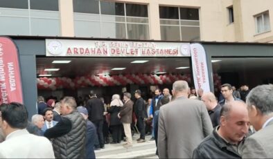 Ardahan’da “Tarihi Açılış” Fiyaskosu: Yıllardır Beklenen Anjiyo Ünitesinin Açılışında Protokol Asansörde Mahsur Kaldı