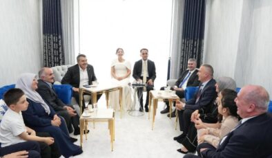 Bakan Tekin nişan törenine katıldı