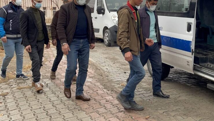 Bayburt’ta 5 düzensiz göçmen yakalandı