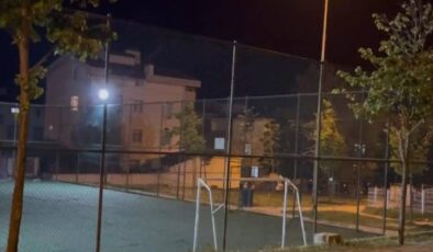 Büyükçekmece’de parkta bıçaklı kavga: 2 ağır yaralı