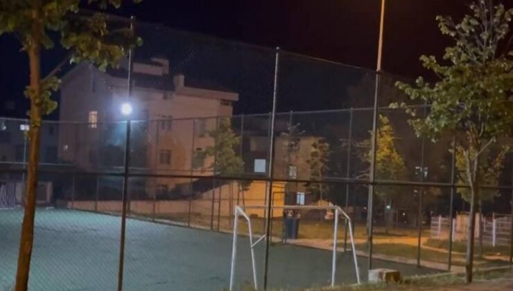 Büyükçekmece’de parkta bıçaklı kavga: 2 ağır yaralı