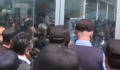 CHP Genel Merkezi’nin tahliyesi için polisler harekete geçti
