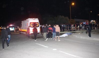 Çöp kamyonuyla çarpışan motosikletteki 2 genç hayatını kaybetti