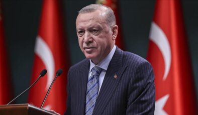 Cumhurbaşkanı Erdoğan, vefatının 43. yılında Necip Fazıl Kısakürek’i andı