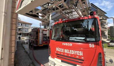 Düzce’de 3 katlı binada yangın paniği