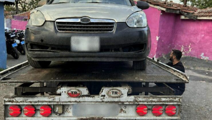 ‘Dur’ ihtarına uymayan ehliyetsiz sürücüye 300 bin lira ceza!