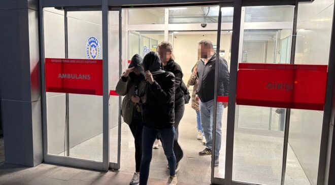 Eskişehir’deki yolsuzluk operasyonunda gözaltına alınan şüpheliler sağlık kontrolünden geçirildi