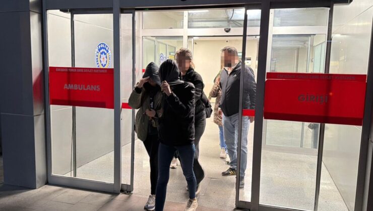 Eskişehir’deki yolsuzluk operasyonunda gözaltına alınan şüpheliler sağlık kontrolünden geçirildi