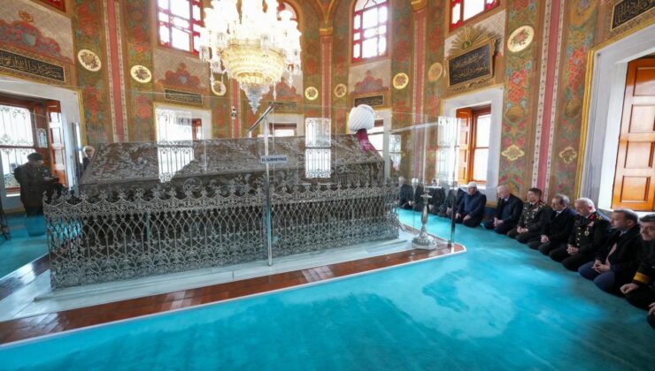 Fatih Sultan Mehmet, vefatının 545’inci yılında kabri başında anıldı