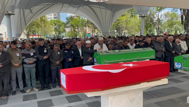 Gazi polis memuru Mehmet Emrullah Kaya Kayseri’de son yolculuğuna uğurlandı