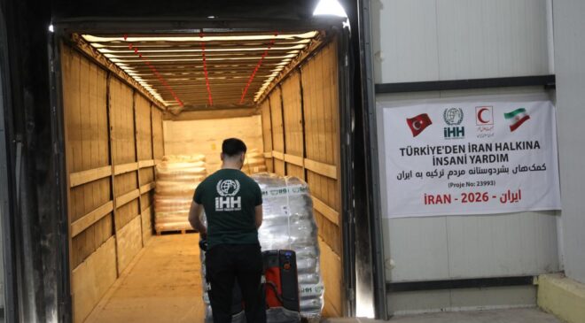 İHH’dan İran’a insani yardım: 7 tır uğurlandı