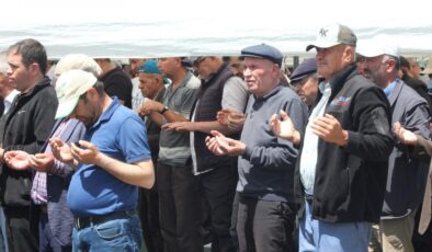 İlçe halkı yağmur duasına çıktı! Ancak yağması için değil…