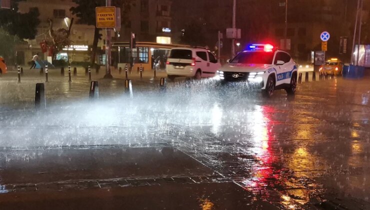 İzmir’de hayatın felç olmasına 20 dakika yetti