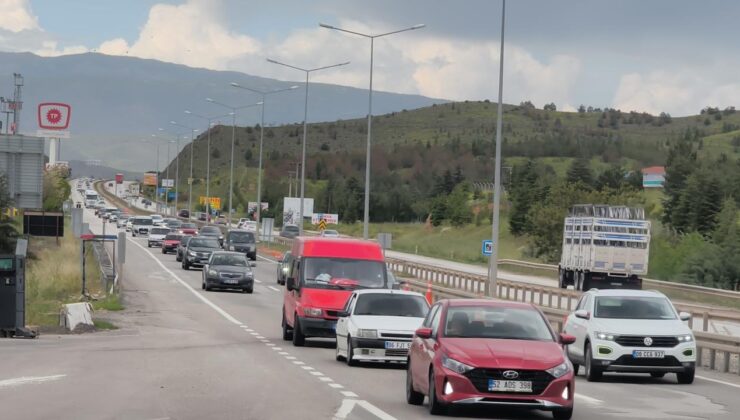 ‘Kilit kavşak’ Kırıkkale’de bayram öncesi trafik yoğunluğu sürüyor