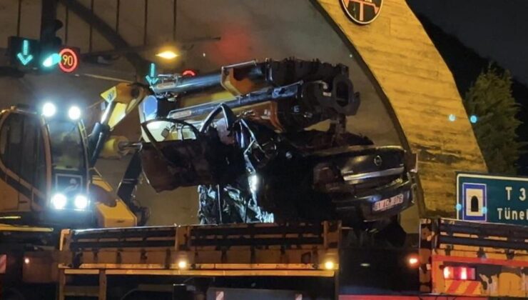 Kuzey Marmara’da otomobil tünel girişine saplandı