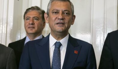 Özgür Özel kendine yeni ünvanı buldu: Cumhuriyet Halk Partisi lideri