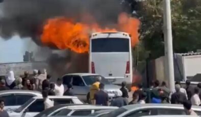 Şanlıurfa’da tur otobüsü alev aldı
