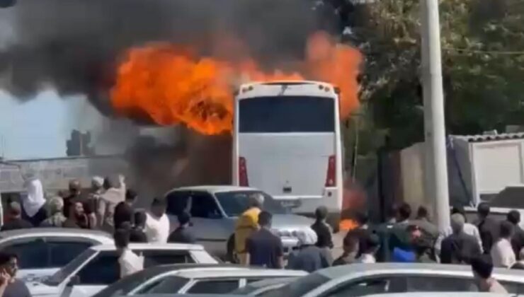 Şanlıurfa’da tur otobüsü alev aldı
