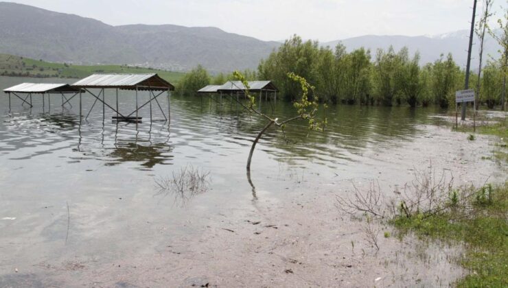 Sivas’ta baraj taştı! Tesisler sular altında