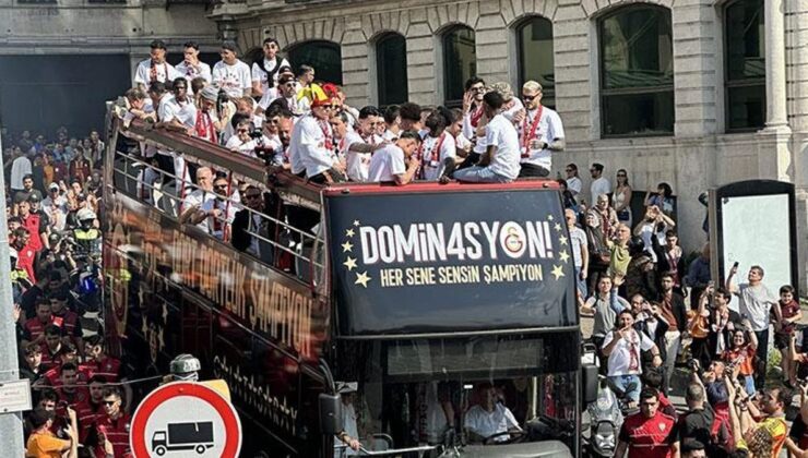 CANLI | Galatasaray 26. lig şampiyonluğunu kutluyor! Şampiyonluk turu başladı