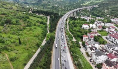 Tatilin ikinci gününde TEM’de trafik yoğun akıcı ilerliyor