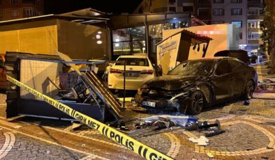 Tekirdağ’da kontrolden çıkan otomobil durağa daldı: 3 yaralı