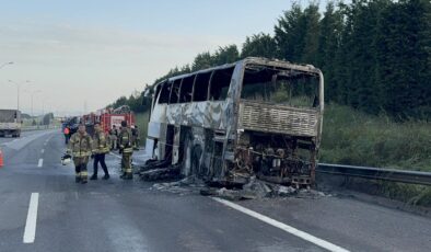 TEM’de korku dolu anlar: 43 kişilik tur otobüsü alev alev yandı