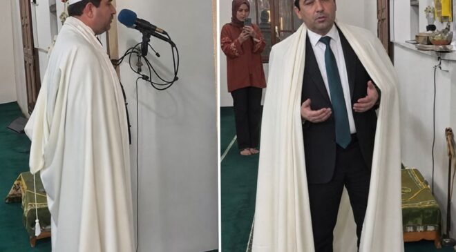 Türk Büyükelçi Cezayir Cumhurbaşkanının köyünde ezan okudu