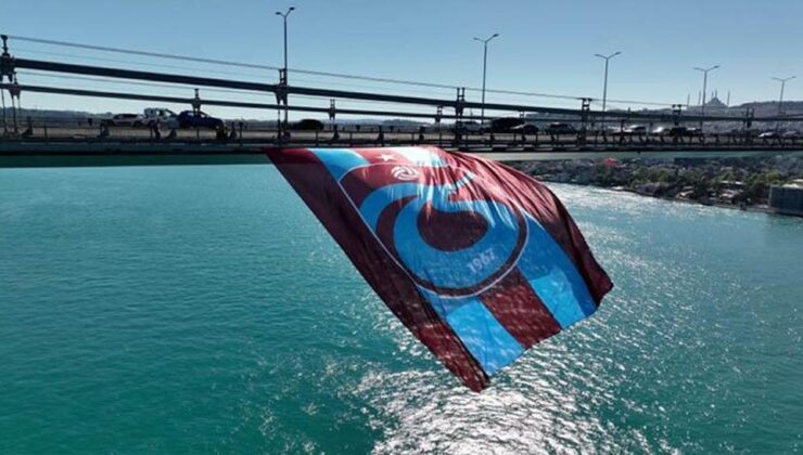 Türkiye Kupası Şampiyonu Trabzonspor’un bayrağı İstanbul Boğazı’nda