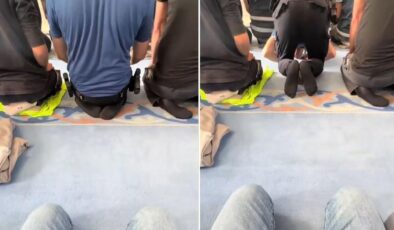 Vatandaş, önünde namaz kılan polisi kayda aldı: Düştüğü not bomba