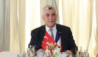 Bakan Bolat, Paris’te Fransız şirketleriyle bir araya geldi
