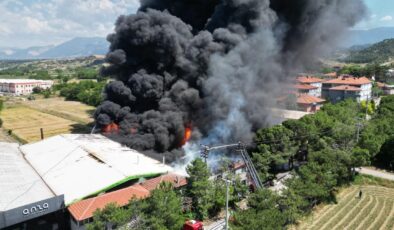 Denizli’de fabrika yangını! Kenti kara dumanlar kapladı: Çok sayıda ekip sevk edildi