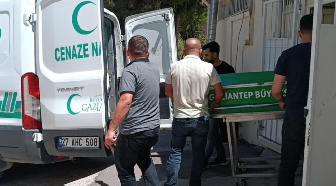 Gaziantep’te karne günü bıçaklanan liseli Çağlar, kurtarılamadı