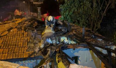 Gaziosmanpaşa’da 3 gecekondu alevlere teslim oldu