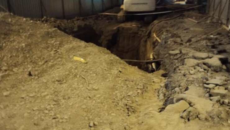 İstanbul’da kontrolden çıkan taksi çukura uçtu