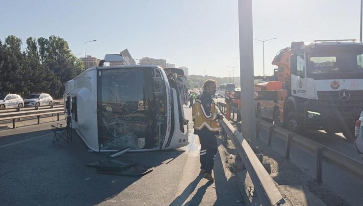 İstanbul’da yolcu midibüsü devrildi: 12 yaralı