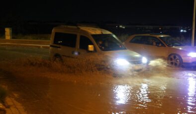 Konya’da sağanak felakete dönüştü: Bazı evler ve araçlar sel altında kaldı