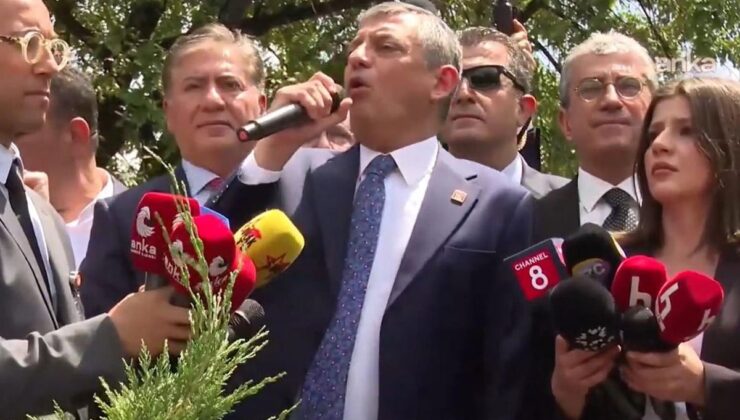 Özgür Özel, TBMM önünde alanda bulunan kalabalığa hitap ediyor