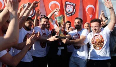 Sosyal sorumluluk projesiyle sahneye çıktılar! Cevizli Anadoluspor tarih yazdı
