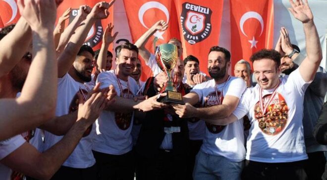 Sosyal sorumluluk projesiyle sahneye çıktılar! Cevizli Anadoluspor tarih yazdı