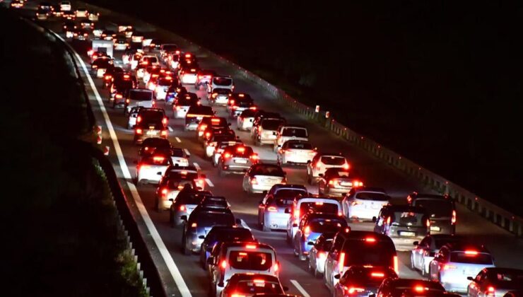 TEM Otoyolu’nda İstanbul yönü trafiğe kapatılıyor