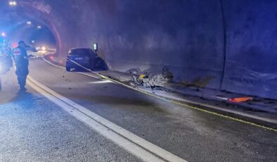 Tünelde otomobil ile motosiklet çarpıştı; 1 ölü, 2 yaralı